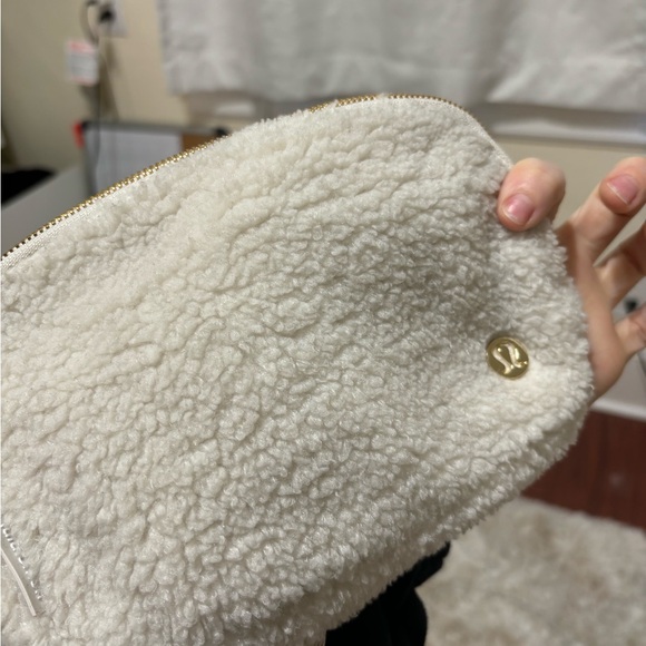 Lululemon belt bag - Picture 3 of 5